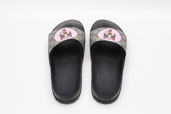 G*u*i slippers