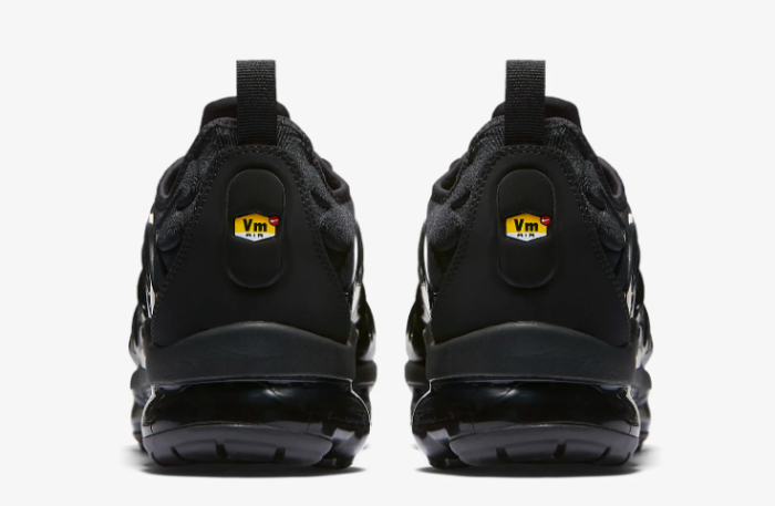 Nike Air VaporMax Plus black