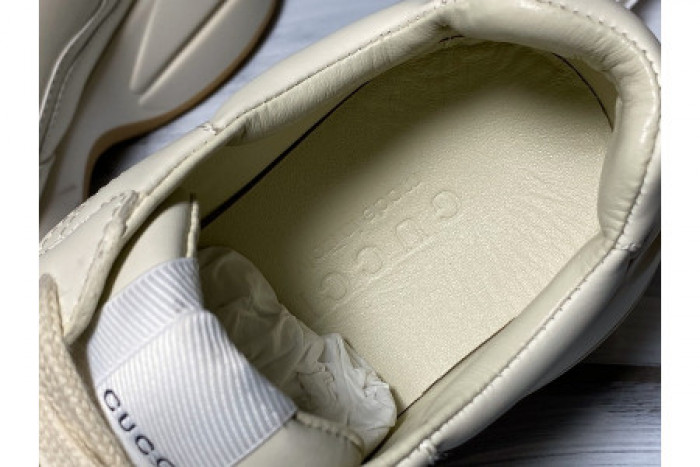 disney & G*u*i 602049 drw00 9522