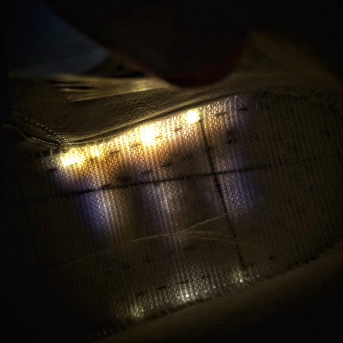 Air Jordan 4 OG “White Cement” 840606-192 (nike)