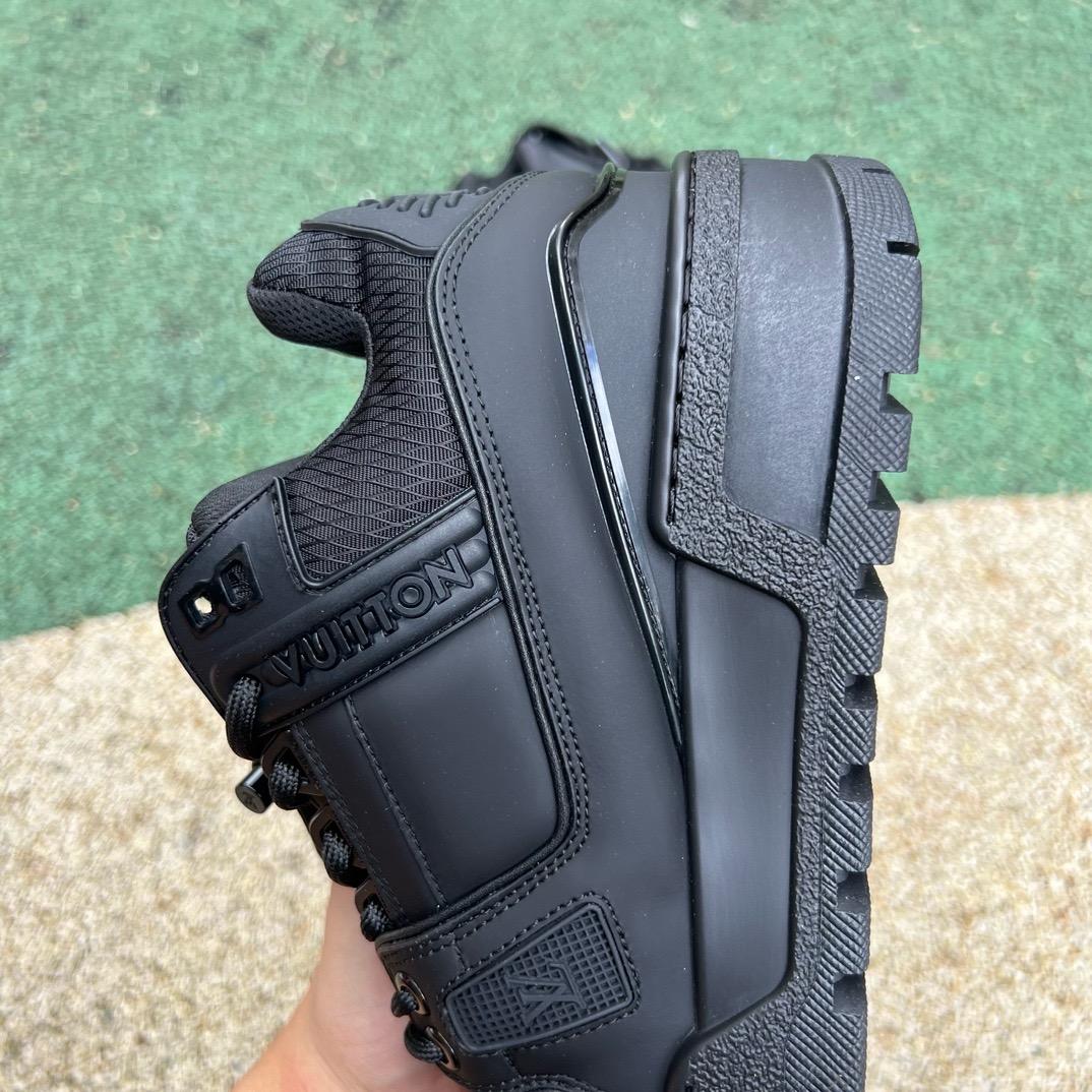 LV TRAINER MAXI all black