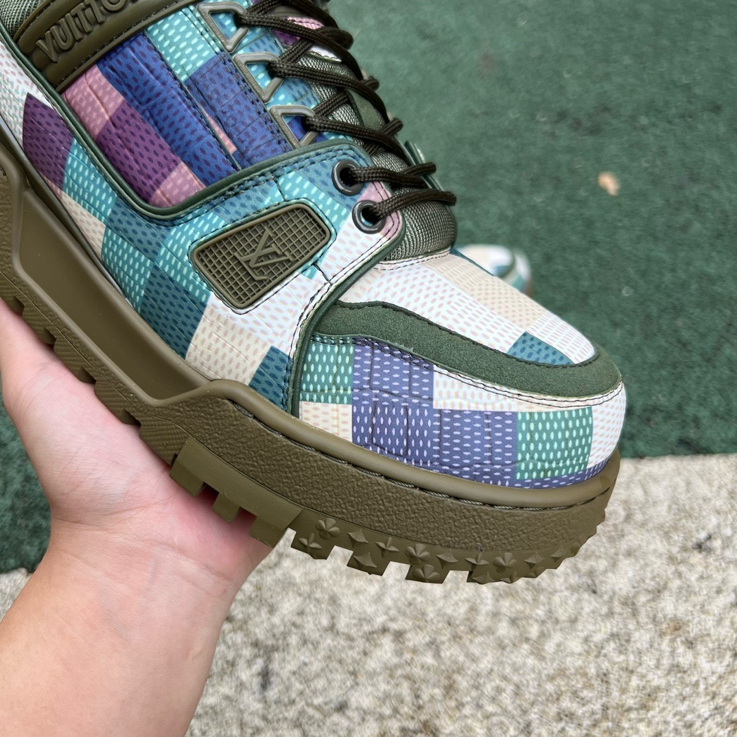 LV TRAINER MAXI Colored plaid army green