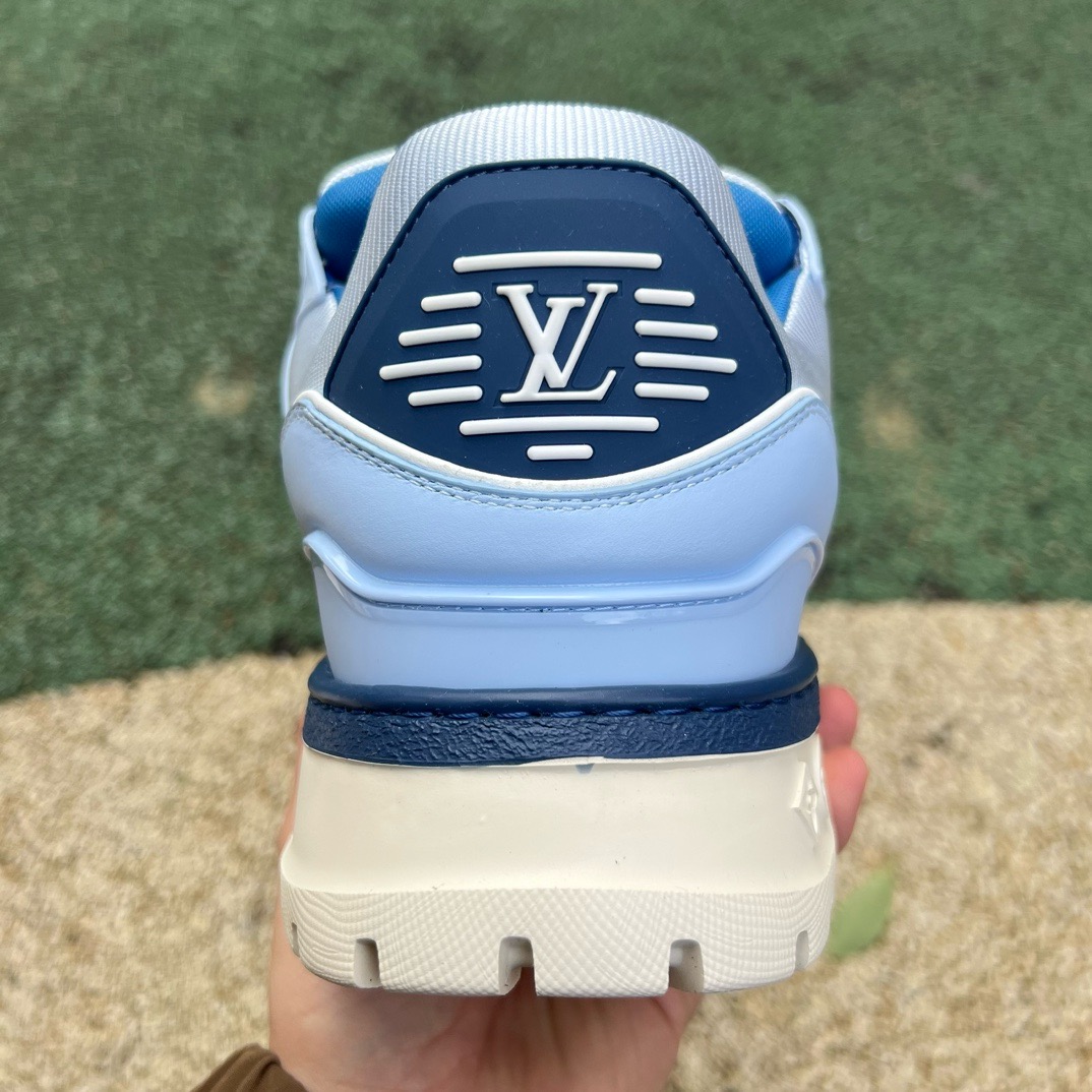 LV TRAINER MAXI Porcelain blue